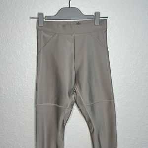 Alo yoga pants size small Perfect